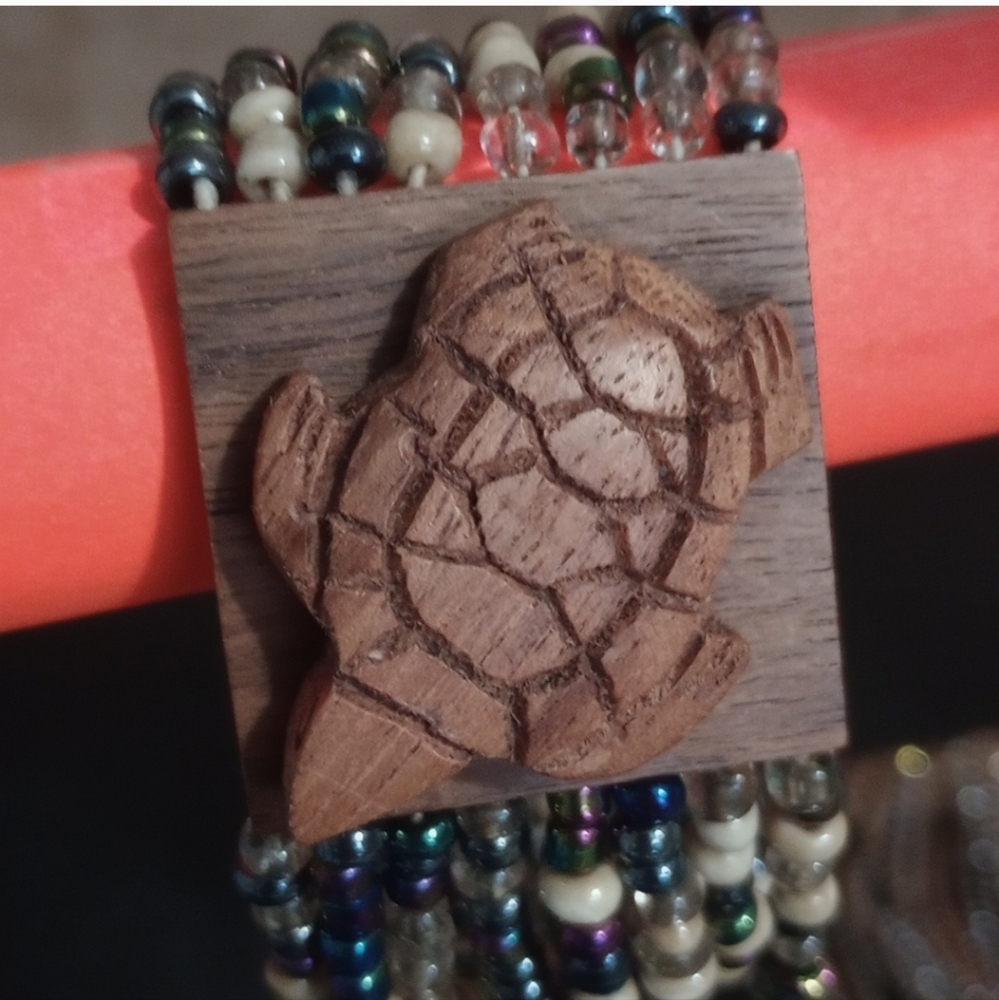 Turtle stretch bead bracelet